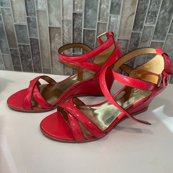 Coach Coretta Patent Hibiscus Peach Wedge Ankle Strap Sandal size 9 - Picture 1 of 6
